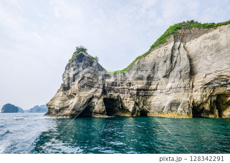 静岡県西伊豆の堂ヶ島 静岡県西伊豆の堂ヶ島 128342291