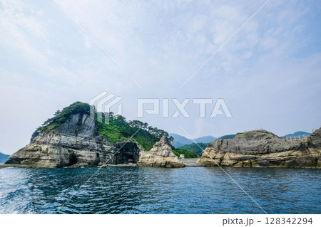 静岡県西伊豆の堂ヶ島 128342294