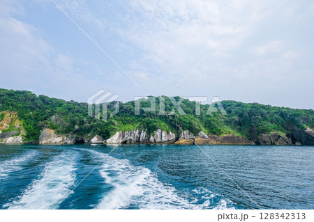静岡県西伊豆の堂ヶ島 128342313