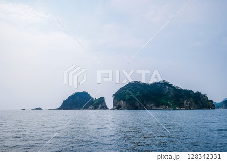 静岡県西伊豆の堂ヶ島 128342331