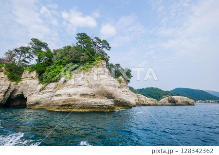 静岡県西伊豆の堂ヶ島 128342362