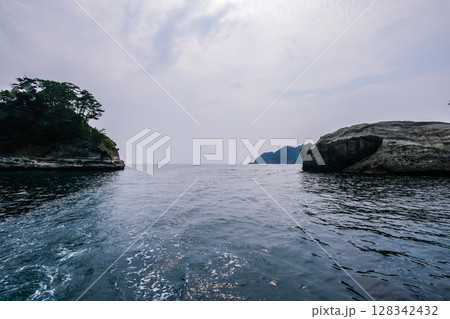 静岡県西伊豆の堂ヶ島 128342432