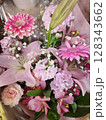 ピンクの花束 128343662