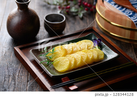 和食の名脇役 上品なたくあんの盛り付けカット 和食の名脇役 上品なたくあんの盛り付けカット 128344128