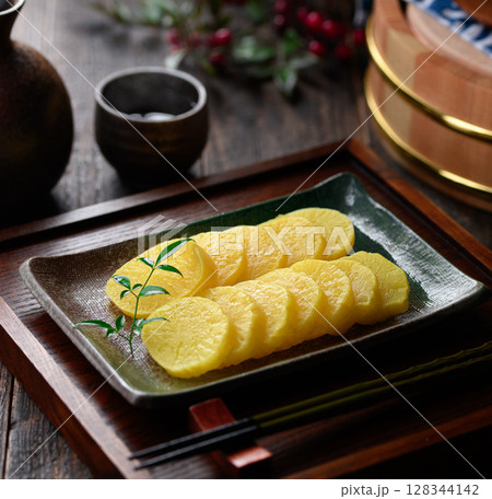 和食の名脇役 上品なたくあんの盛り付けカット 128344142