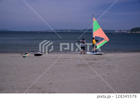 夏の湘南・葉山森戸海岸 128345579