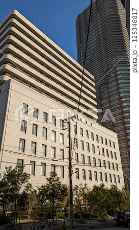 大阪阿波座の日本生命病院　日生病院 128346817