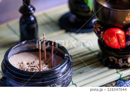 お仏壇の線香立て 128347044