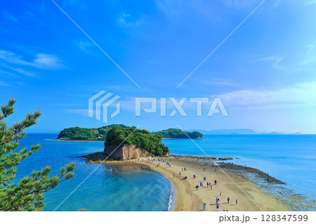 【香川県】晴天のエンジェルロード(小豆島) 【香川県】晴天のエンジェルロード(小豆島) 128347599
