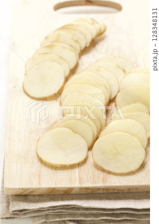 ポテトチップス 128348131