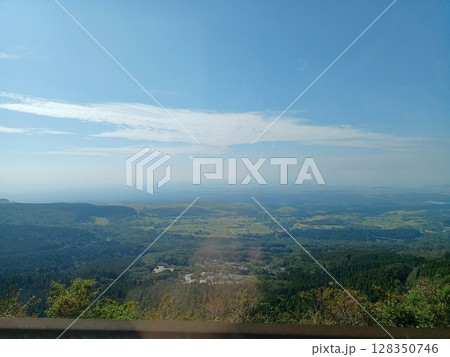 山から見る景色 128350746