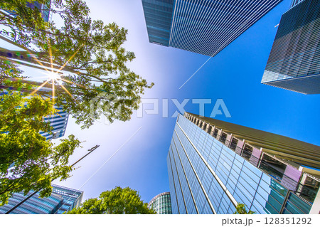 日本の横浜都市景観 7月。新高島駅前の摩天楼などを望む=9日 日本の横浜都市景観 7月。新高島駅前の摩天楼などを望む=9日 128351292