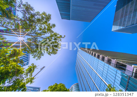 日本の横浜都市景観 7月。新高島駅前の摩天楼などを望む=9日 日本の横浜都市景観 7月。新高島駅前の摩天楼などを望む=9日 128351347