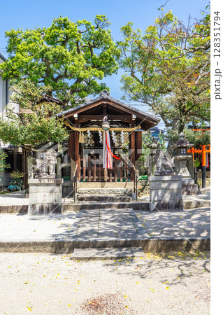 京都市北区平野桜木町の金攫八幡宮(きんかく八幡宮) 拝殿 京都市北区平野桜木町の金攫八幡宮(きんかく八幡宮) 拝殿 128351794