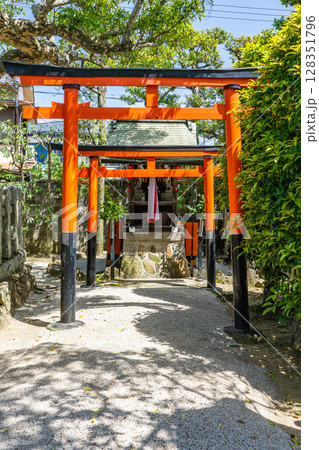 京都市北区平野桜木町の金攫八幡宮(きんかく八幡宮) 稲荷社 京都市北区平野桜木町の金攫八幡宮(きんかく八幡宮) 稲荷社 128351796
