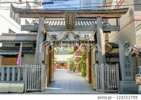 大阪市北区曾根崎 露天神社(お初天神) 鳥居(表参道) 大阪市北区曾根崎 露天神社(お初天神) 鳥居(表参道) 128351799
