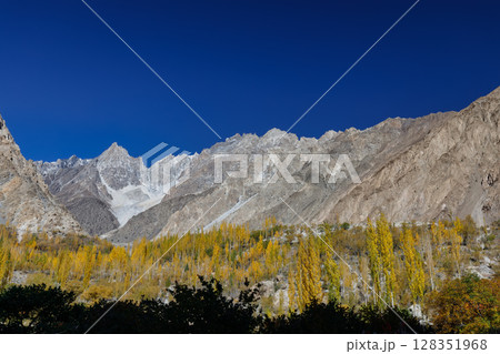 Hunza vallage, the fairytale tourist city 128351968