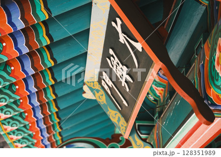 [花博記念公園 鶴見緑地]中国風の歴史的な建物 128351989