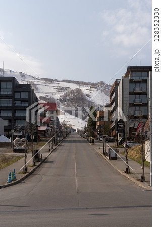 ニセコ　北海道　冬　スキー　　スノーボード　　ウインタースポーツ　羊蹄山　倶知安　アンヌプリ 128352330
