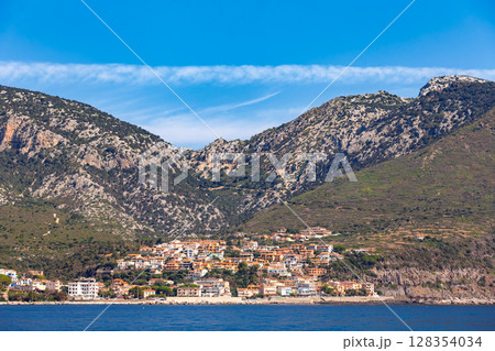 Coastal settlement with colorful houses and mountainous backdrop near the sea 128354034