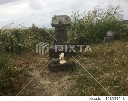 鎌倉＆江ノ島散策　2023年版  石祠 128354048