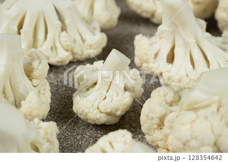 Raw Cauliflower Macro Shot Showing Natural Texture and Floret Details. 128354642