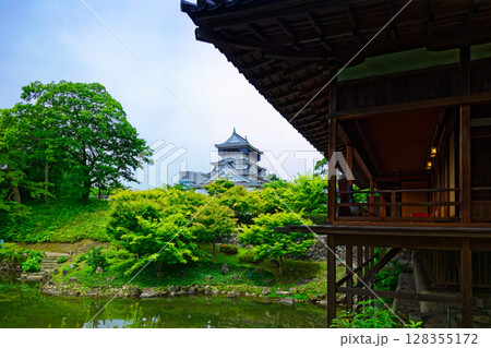 小倉城庭園より小倉城を望む 128355172