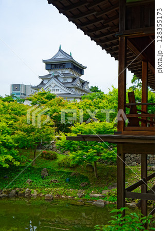 小倉城庭園より小倉城を望む 128355173