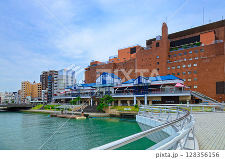 水上ステージ　井筒屋しこうず前　紫江'S展望デッキ方面を望む 128356156