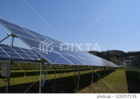 ソーラーパネル 自然エネルギー 128357139