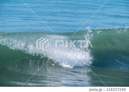 崩れる波がしら 崩れる波がしら 128357289