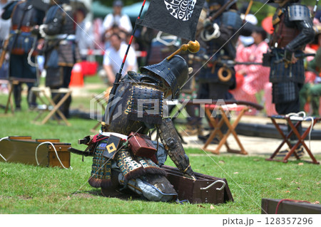 岡山城鉄砲隊　古式砲術演武　明石公園　時のウィーク 128357296