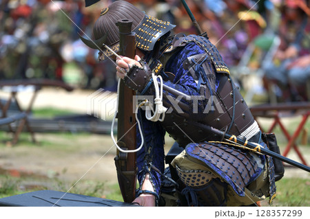 岡山城鉄砲隊　古式砲術演武　明石公園　時のウィーク 128357299