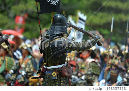岡山城鉄砲隊　古式砲術演武　明石公園　時のウィーク 128357328