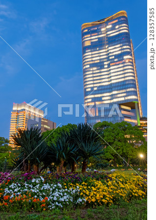日比谷公園からの都心の夜景 日比谷公園からの都心の夜景 128357585