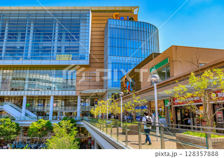 埼玉県　川口市　川口駅東口の都市風景　川口キュポ・ラ 128357888