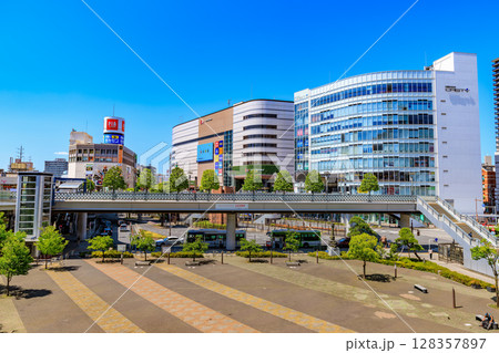 埼玉県　川口市　川口駅東口の都市風景　かわぐちキャスティとららテラス川口 128357897