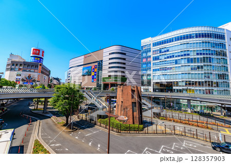 埼玉県　川口市　川口駅東口の都市風景　かわぐちキャスティとららテラス川口 128357903