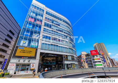 埼玉県　川口市　川口駅東口の都市風景　かわぐちキャスティ 128357914