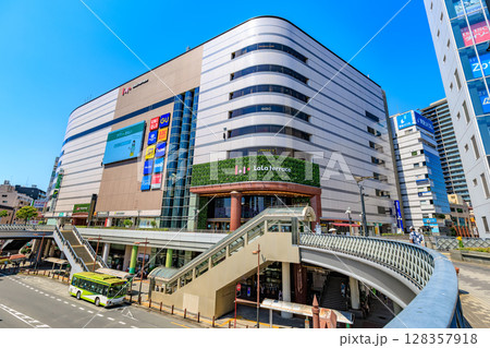 埼玉県　川口市　川口駅東口の都市風景　ららテラス川口 128357918