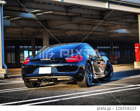 ギラギラの黒いスポーツカー 128358223