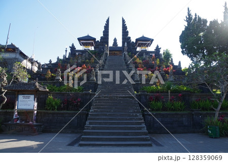 インドネシア　バリ島　ブサキ寺院 128359069