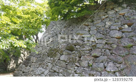 津山城 継ぎ足された石垣 津山城 継ぎ足された石垣 128359270