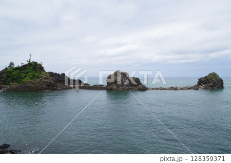弁天岩　灯台　鳥居 128359371