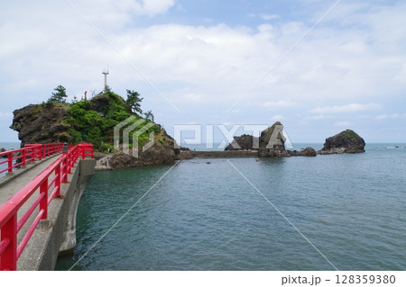 弁天岩　灯台　鳥居 128359380