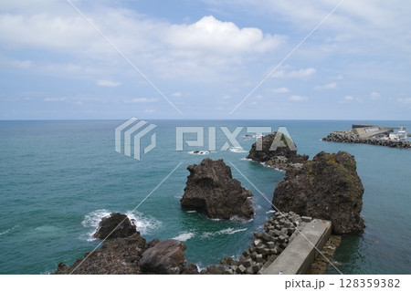 弁天岩　灯台　鳥居 128359382