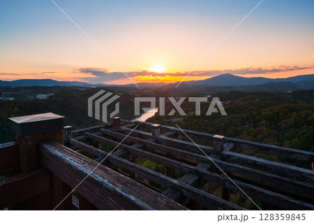 苗木城跡（秋）：天守展望台から笠置山方面の眺め 128359845