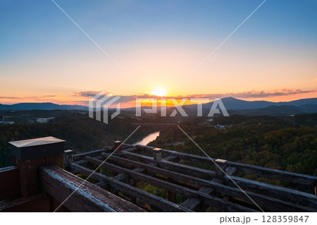 苗木城跡（秋）：天守展望台から笠置山方面の眺め 128359847