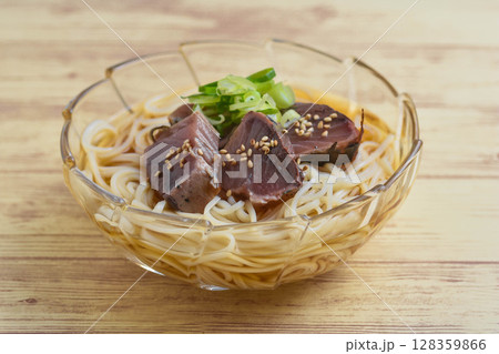 夏の味覚 カツオのたたき素麺 夏の味覚 カツオのたたき素麺 128359866