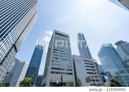 大阪駅前風景（ヒルトン他/2025年7月） 128360092